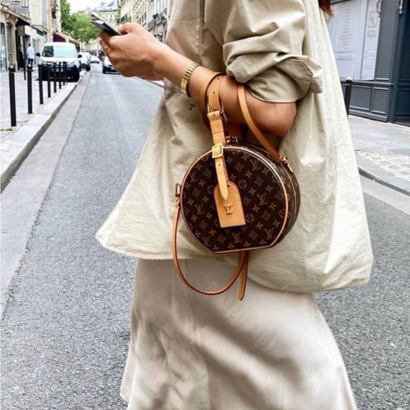 Louis Vuitton Petite Boite Chapeau Monogram Crossbody Canvas Bag - Picture 13 of 16